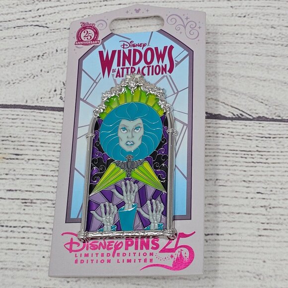 NEW! Disneyland Windows Of Attractions MADAME LEOTA Haunted Mansion LE 2500 Disn - Picture 1 of 3